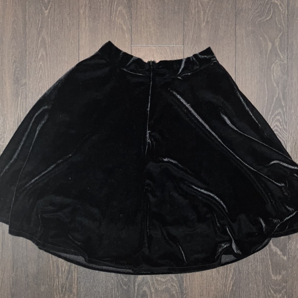 Velvet black circle skirt - Picture 6 of 9